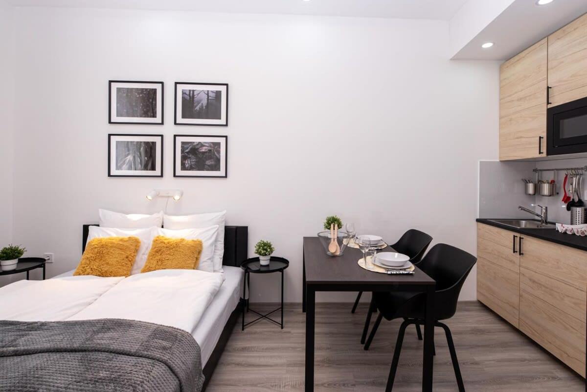 Charming Studio At Downtown 부다페스트 외부 사진