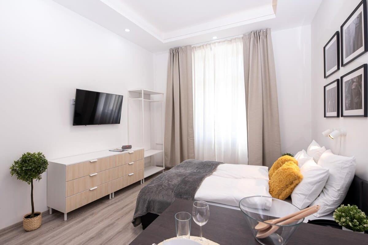 Charming Studio At Downtown 부다페스트 외부 사진
